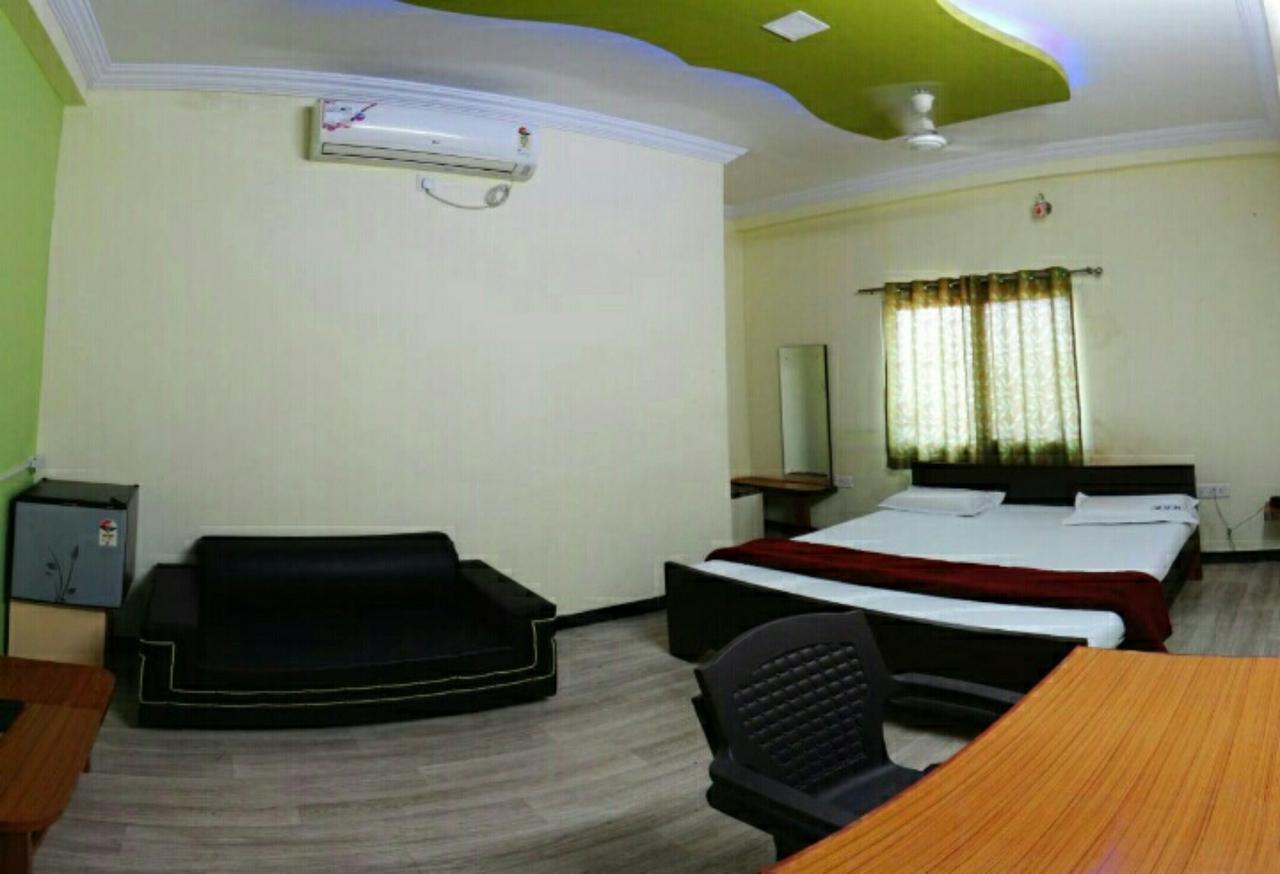 Ganga Palace Hotel Ujjain Exterior photo
