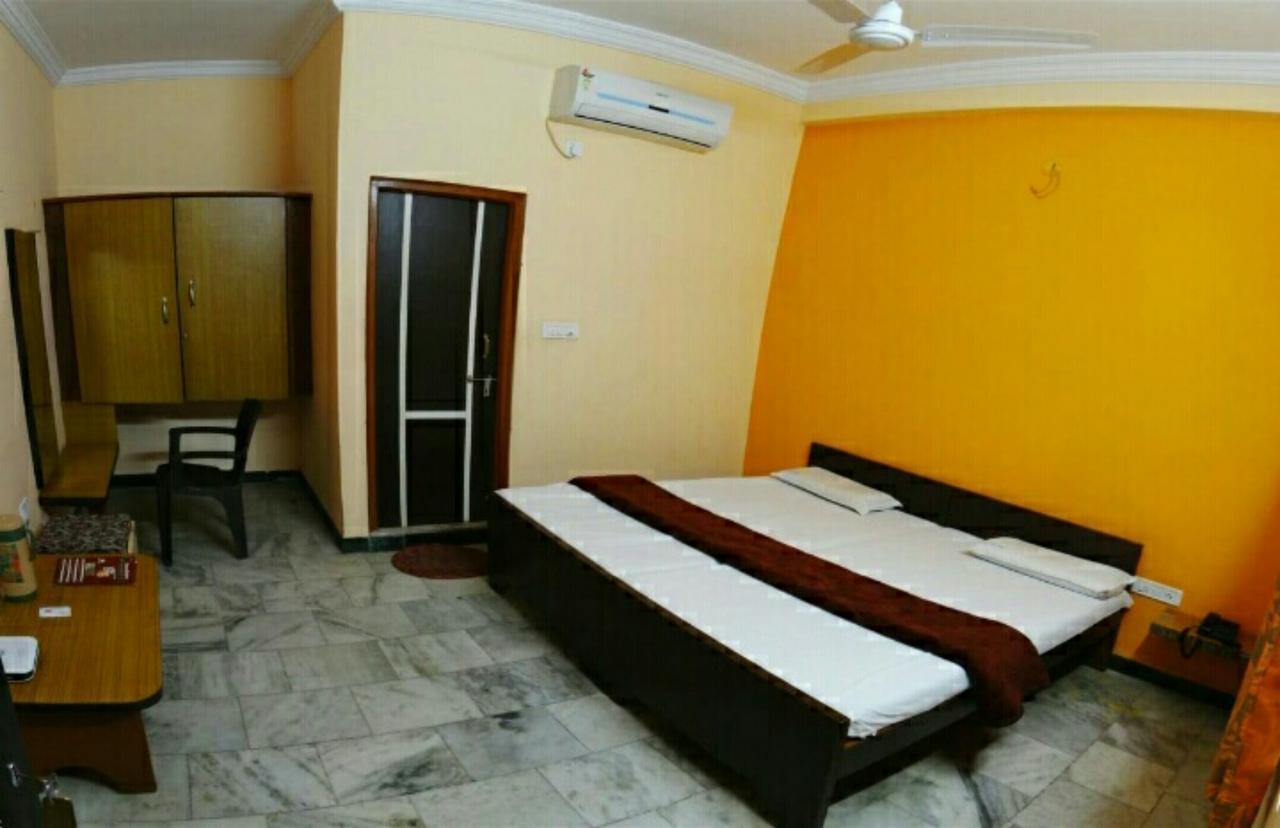 Ganga Palace Hotel Ujjain Exterior photo